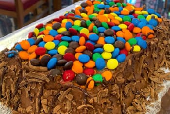 bolo-chocolate-com-mms