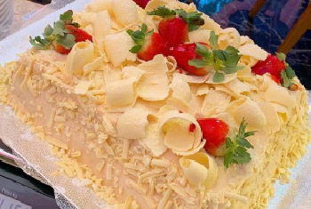 bolo-leite-ninho-com-morangos